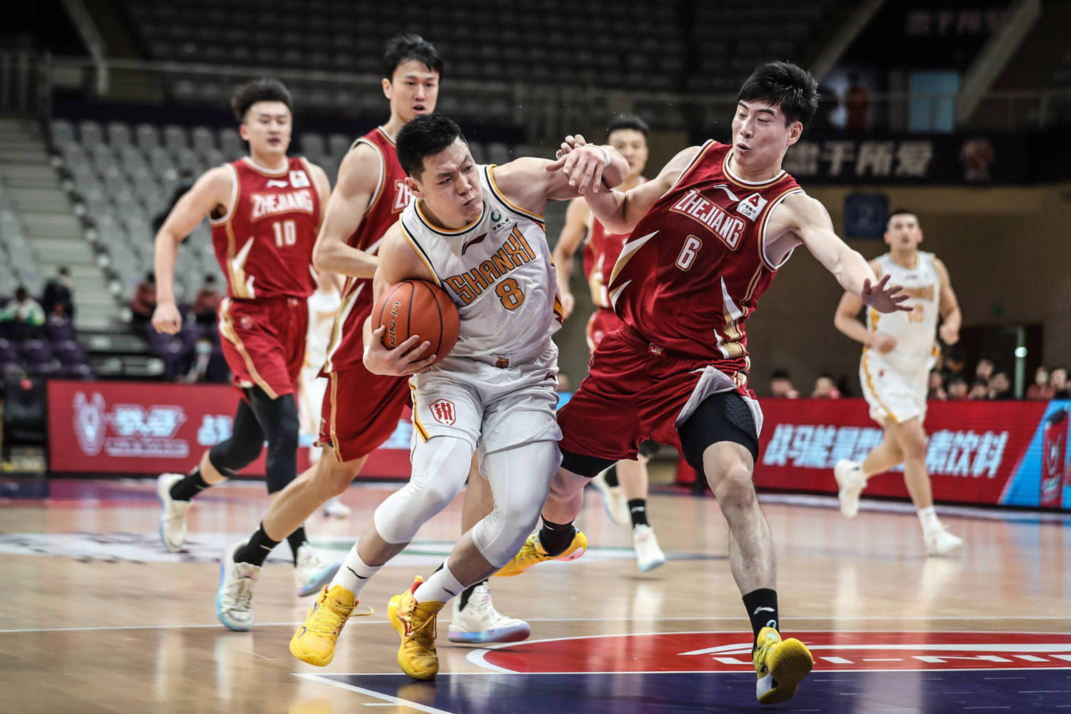河南男篮球员状态神勇，助球队连胜在望的简单介绍